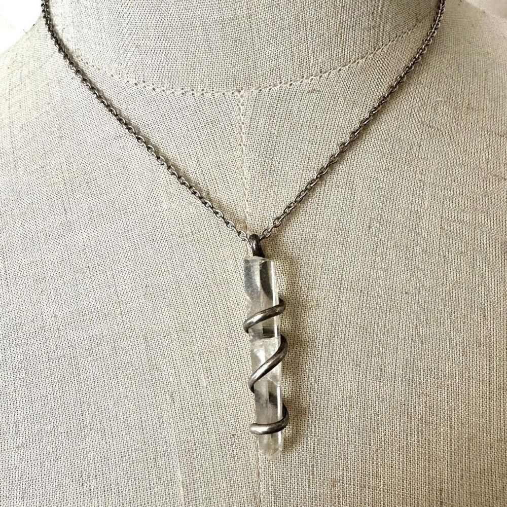 Sterling silver quartz pendant necklace
